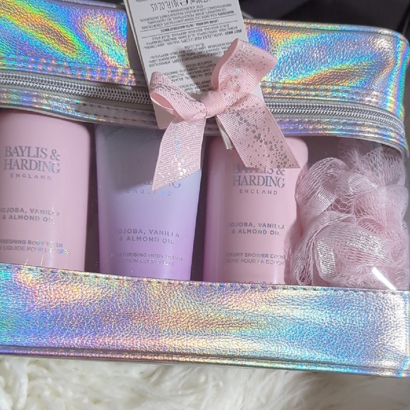 Other - Women's Bath & Body Set With 2 Cosmetic Cases- 6 Piece Set Total